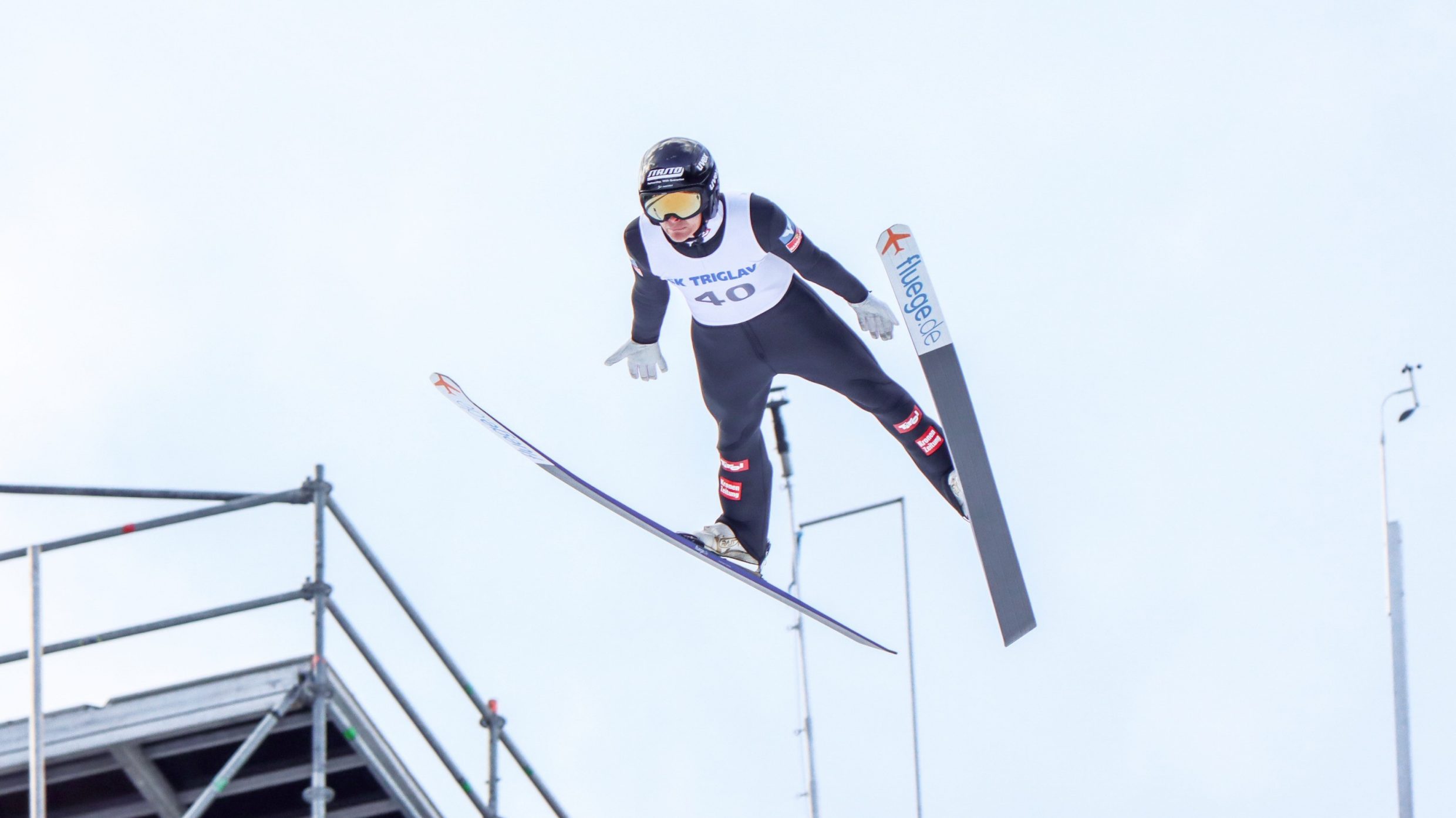 elias-medwed-skispringen