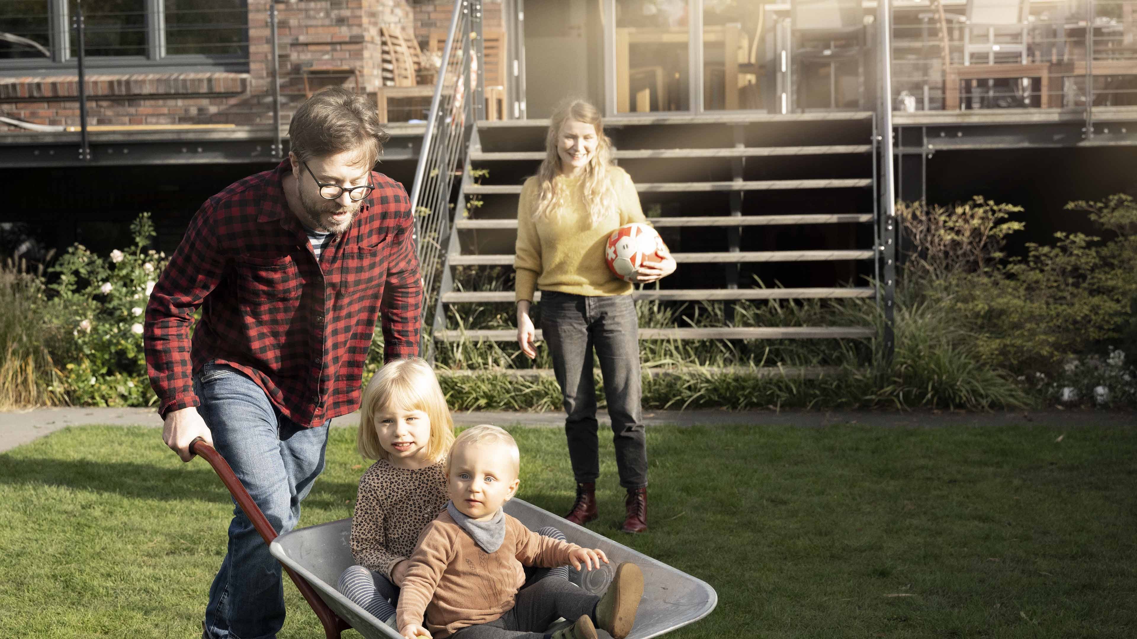 SL_Garden_Family_DSC7028_v03_cropped-2